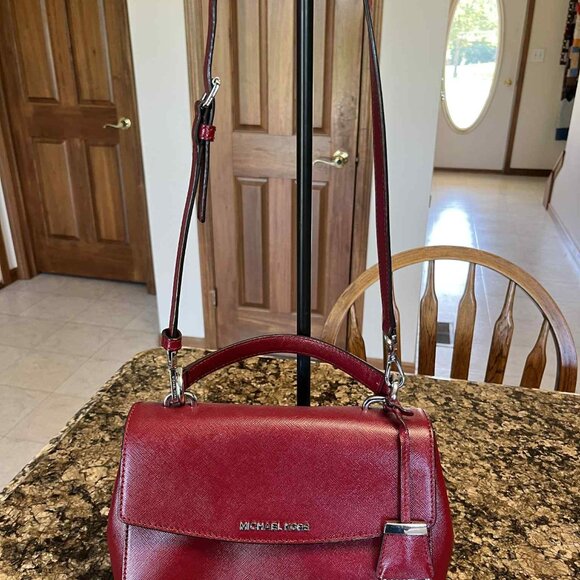 BEAUTIFUL BRIGHT RED MICHAEL KORS PURSE - Picture 1 of 6
